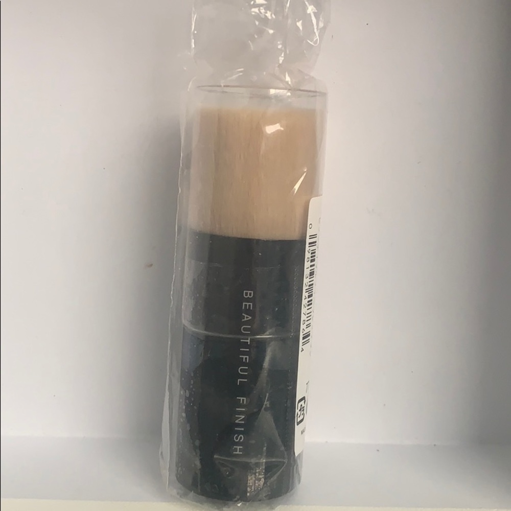 bareMinerals “Beautiful Finish” Foundation Brush